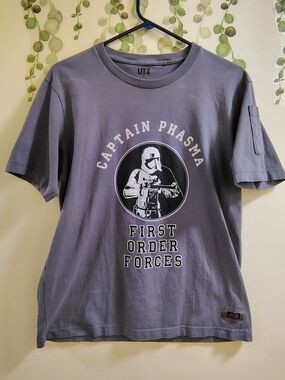 Uniqlo Gray Star Wars Captain Phasma Graphic Tee